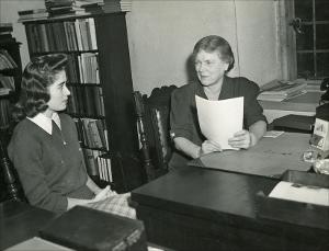 Margaret_Townsend_Hall_002_(Dean_of_Women)Prof.MTownsend_with_MrsCLHuxtable_1950s.jpg.jpg